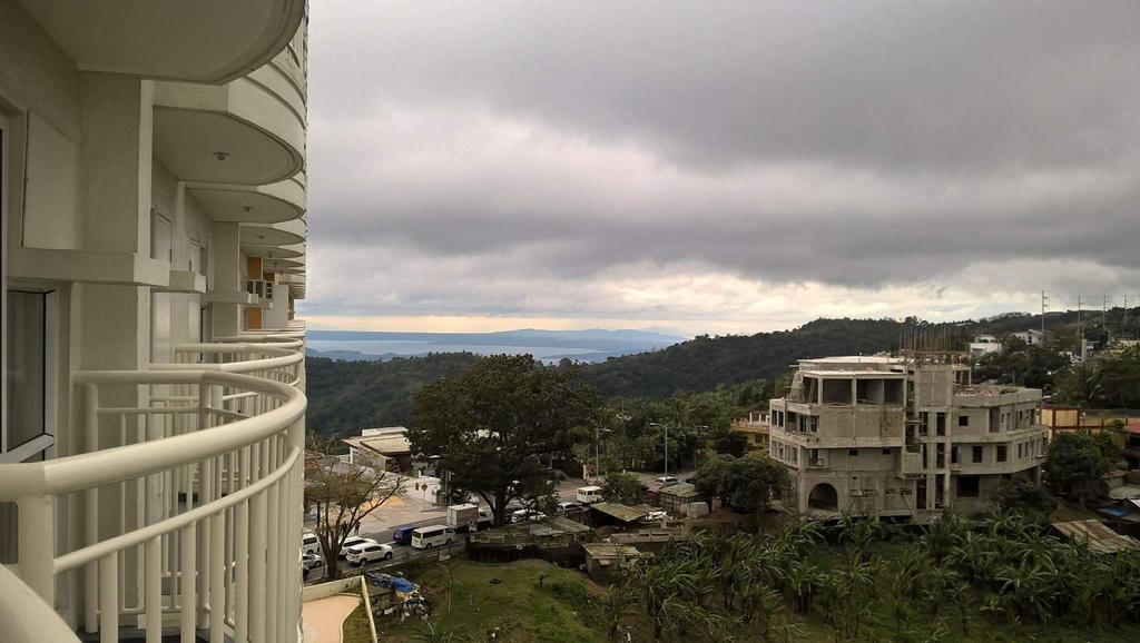 Mary'S Crib Cityland Prime Tagaytay With Free Wifi & Swimming 따가이따이 외부 사진